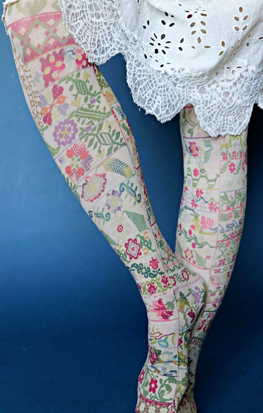 Patterned Tights with Classic Diamond Design