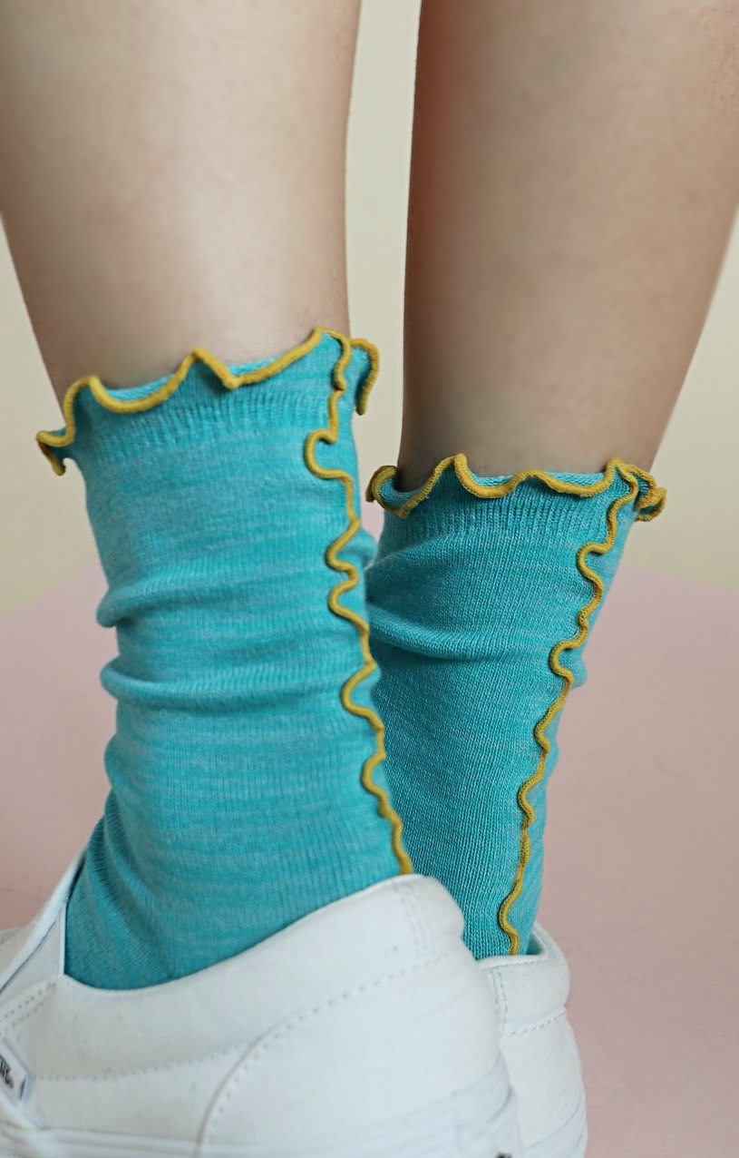 Mint color of TABBISOCKS brand Ruffle Line Crew Socks with yellow-green point color, matched with white sneakers